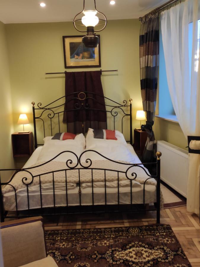 Dom Pod Zegarem Apartman Przemyśl Kültér fotó