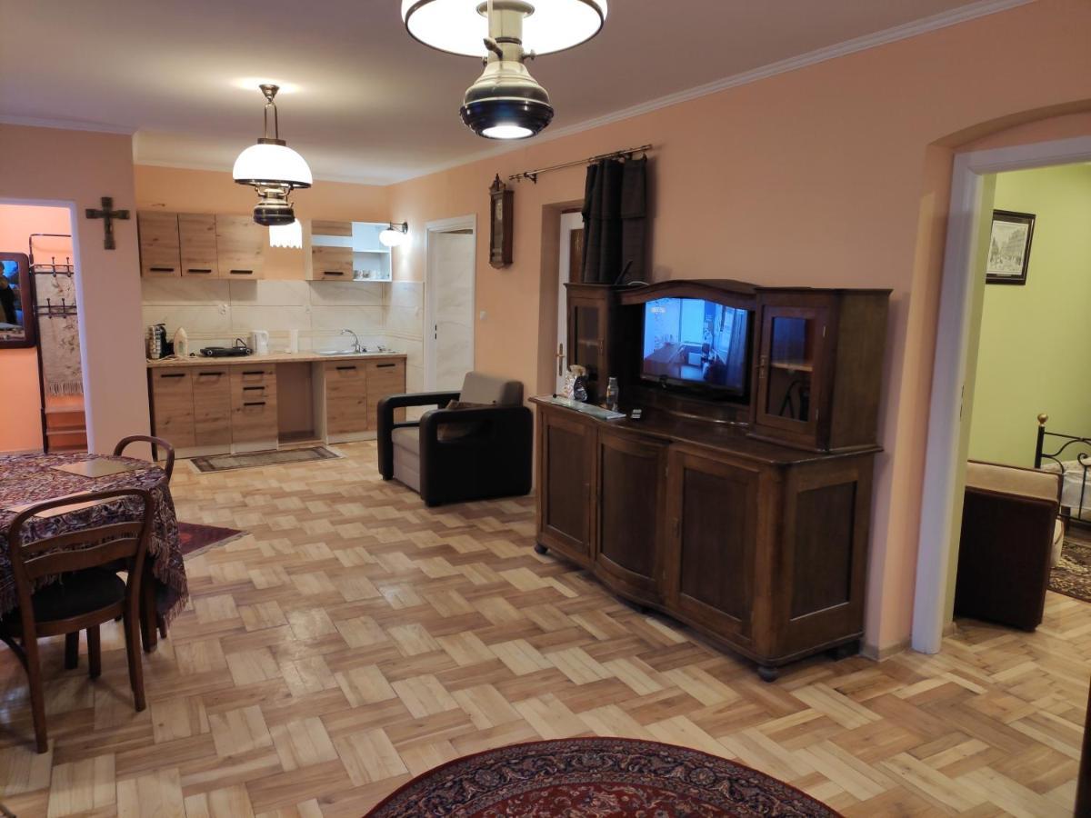 Dom Pod Zegarem Apartman Przemyśl Kültér fotó