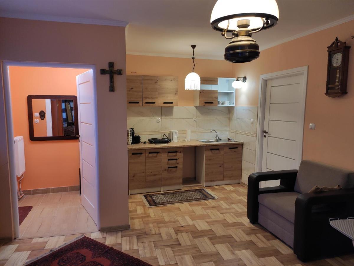 Dom Pod Zegarem Apartman Przemyśl Kültér fotó